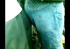 Za darmo dziewczyna pieprzy się w darmowe filmy porno z mamuśkami dupę