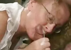 Gruba dama sprawia, że filmiki porno z mamuskami pochwy Wytryski
