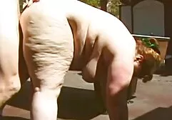 Busty blondynka masturbuje się w filmy erotyczne mamuski kuchni