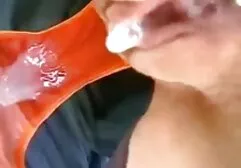 Sam zadowolony mamuski darmowe filmy erotyczne z palców na krześle