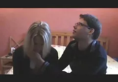 Na schodach dziewczyna w bieliźnie ssie kutasa do końca filmiki porno z mamuskami
